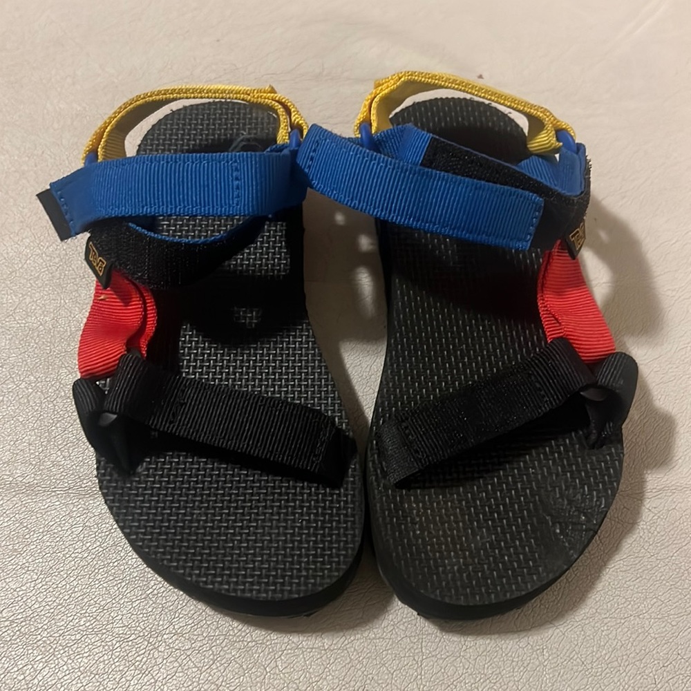 Boys Teva strap sandals size 13